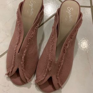 Brand new Seychelles pink mules